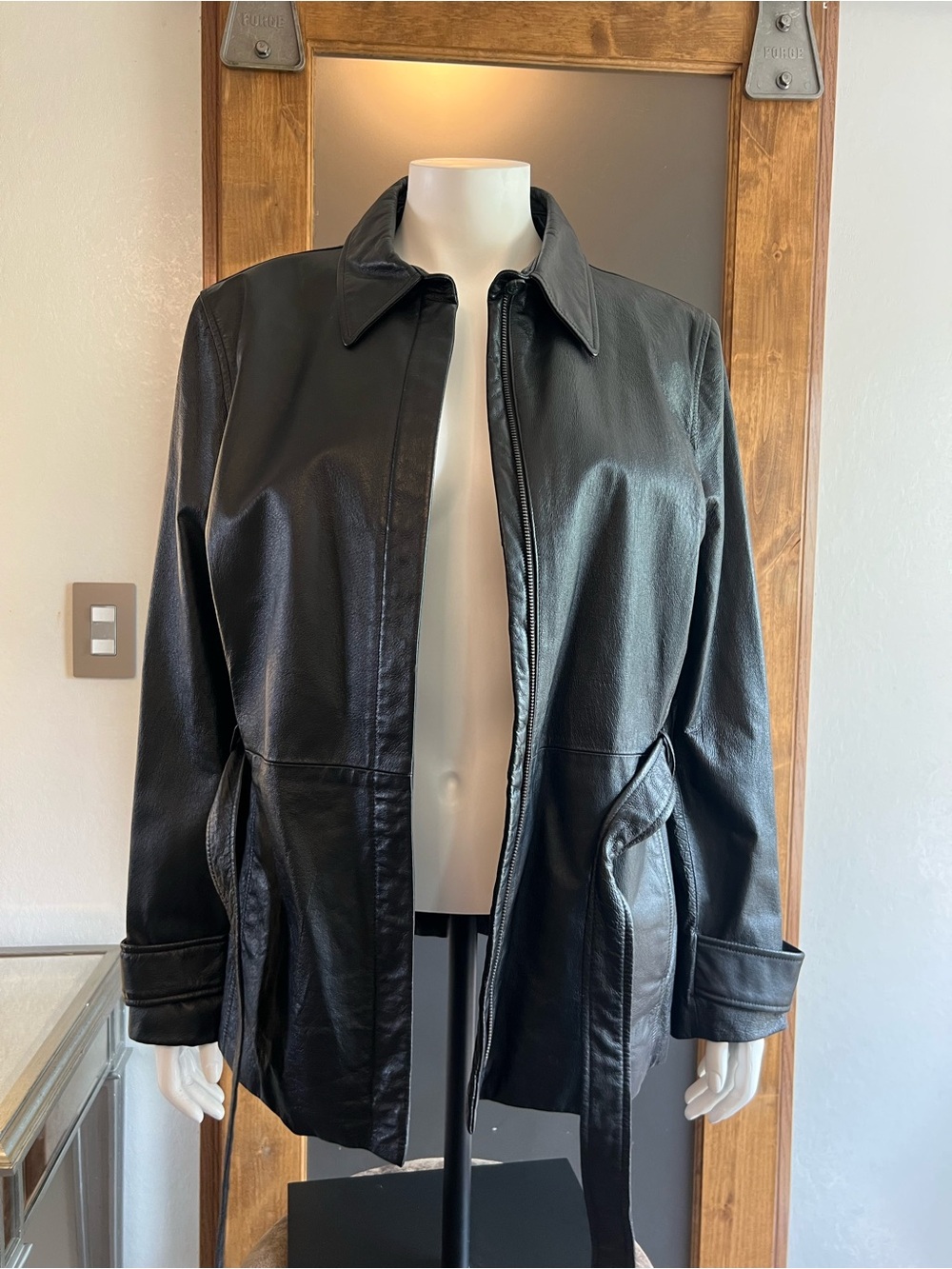Studio Y Women's 100% Leather Jacket Size XL Black